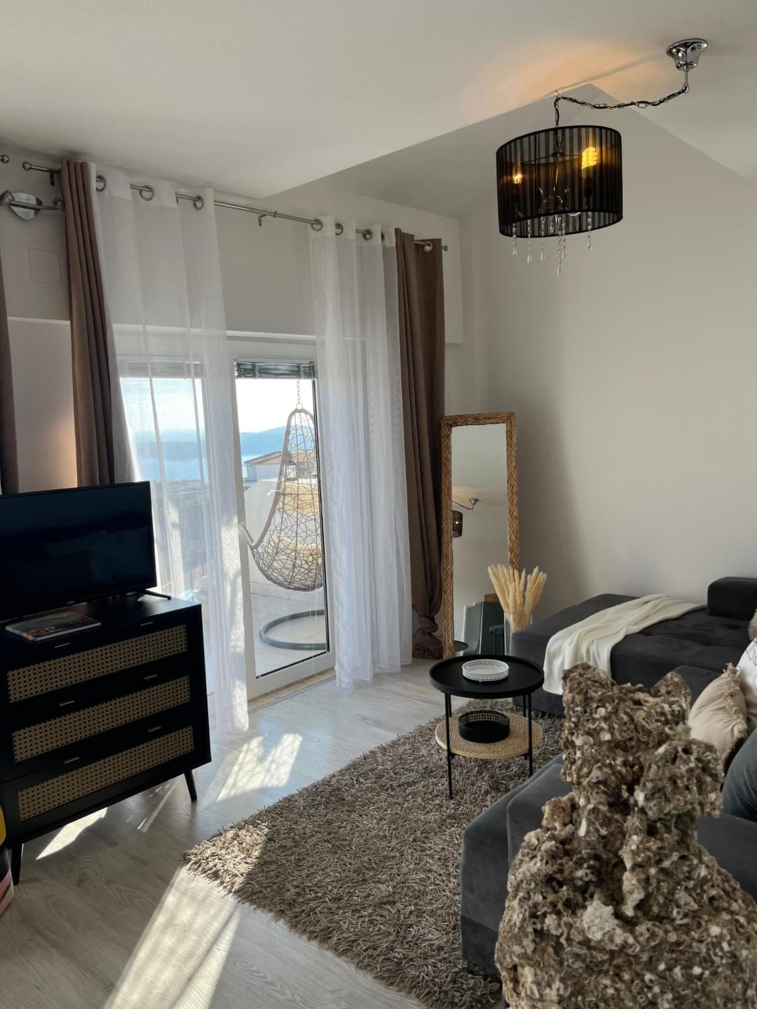 Tino Apartma
