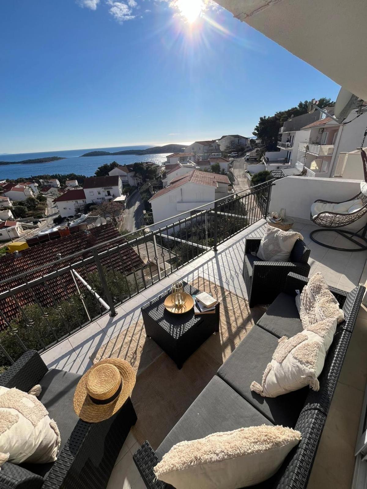 Tino Hvar Town